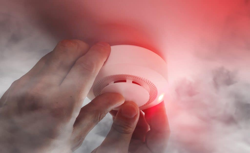 Smoke alarm blinking red - Spacehop