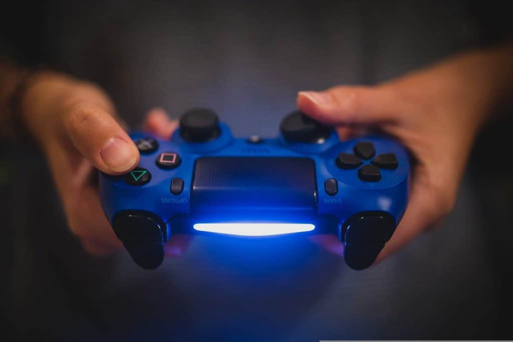 PS4 controller flashing blue light