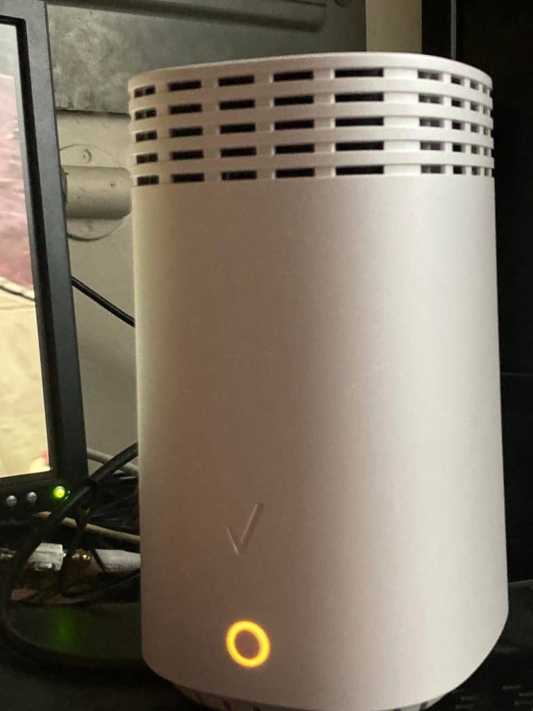 Verizon router showing yellow light