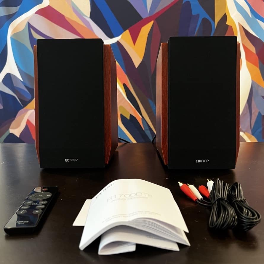 Edifier R1700BTs speakers what's in the box